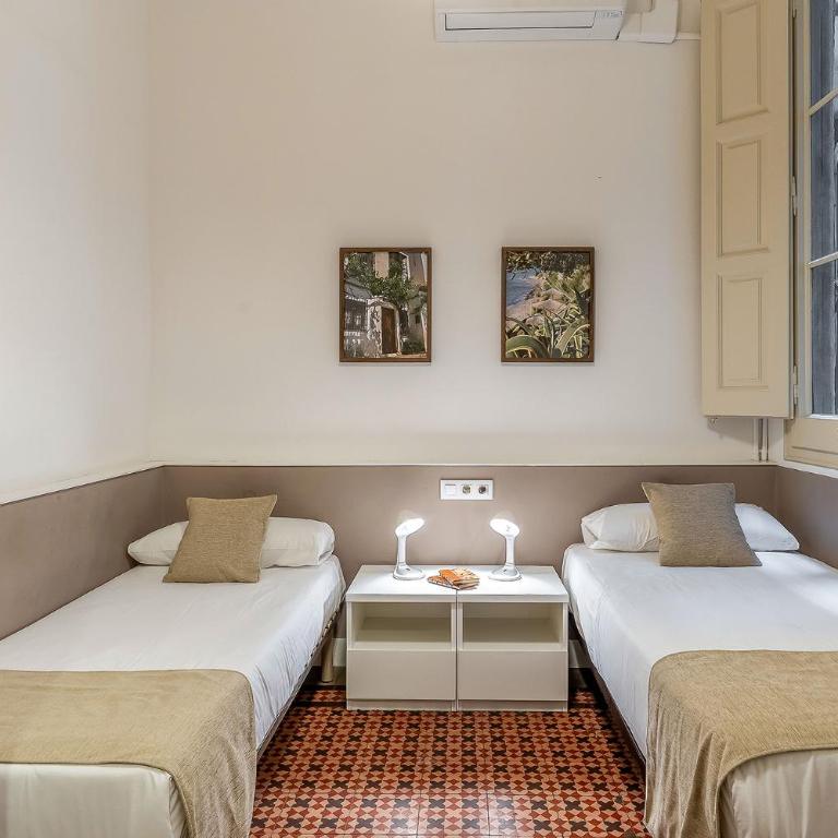 AB Bailen Apartments - Four-Bedroom Apartment with balcony - 11