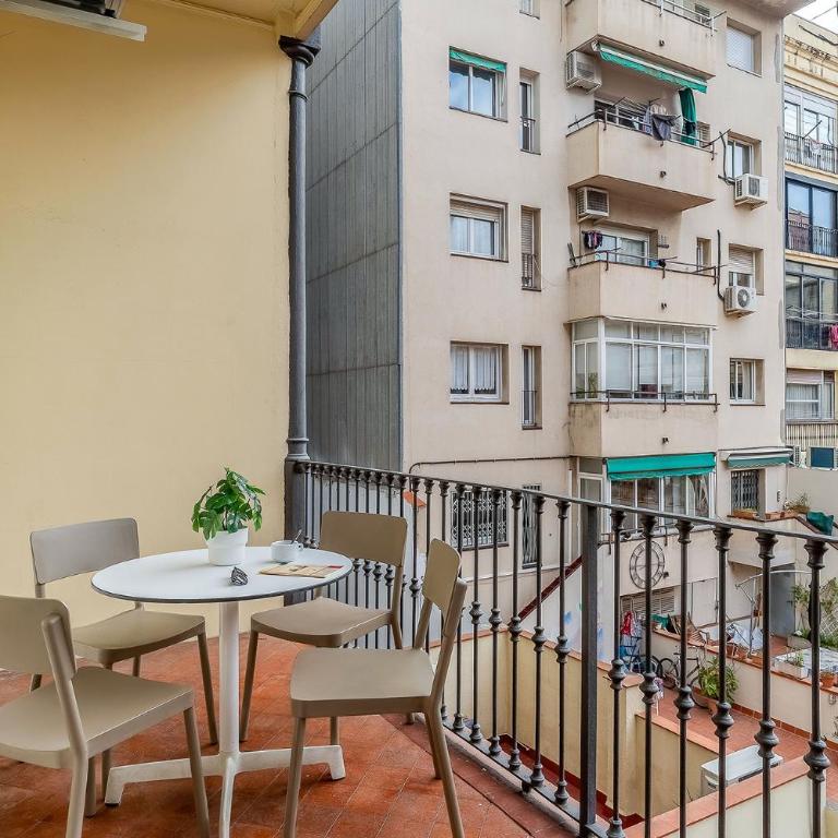 AB Bailen Apartments - Four-Bedroom Apartment with balcony - 20
