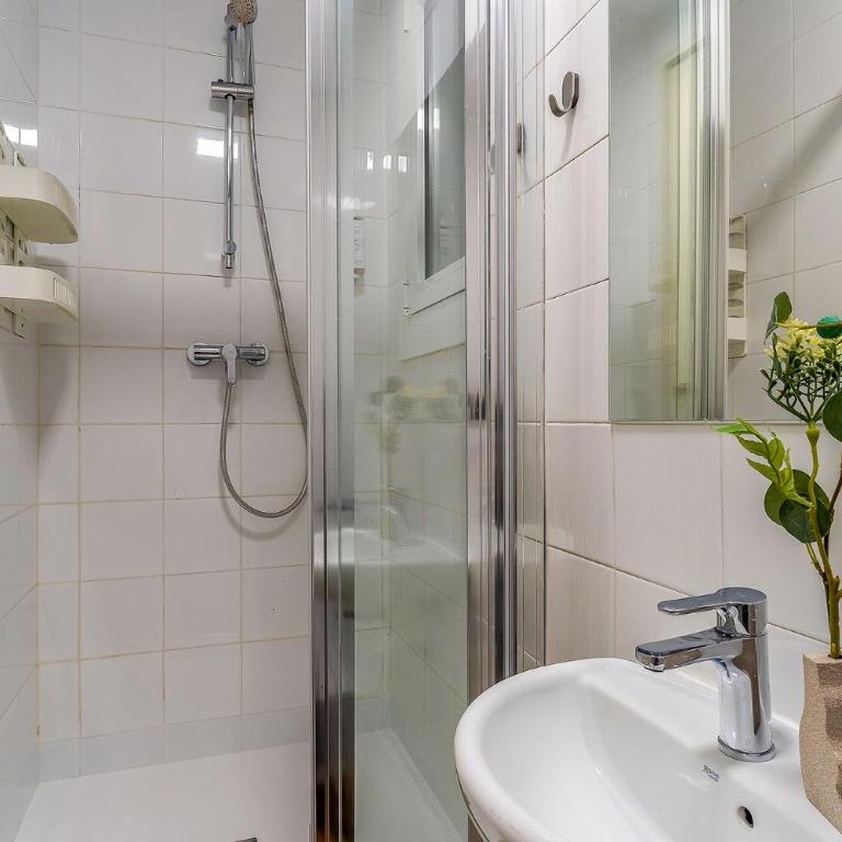 AB Bailen Apartments - Five-Bedroom Apartment with Private Terrace - 9