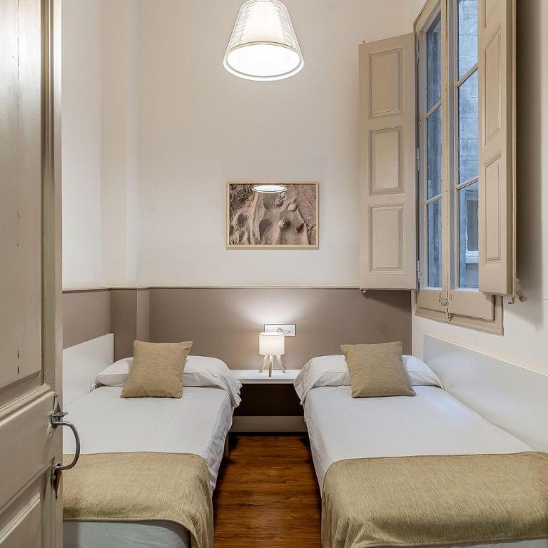 AB Bailen Apartments - Five-Bedroom Apartment with balcony - 7