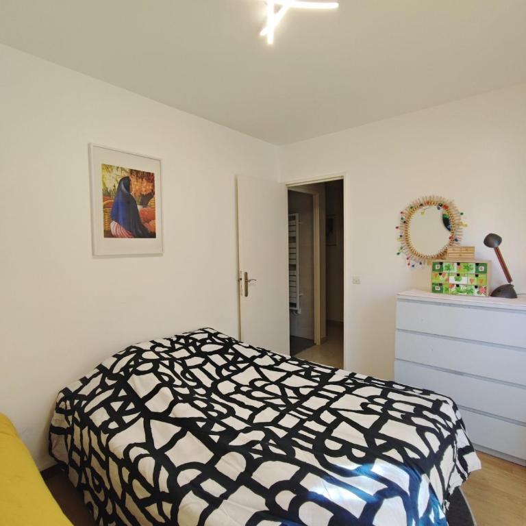 Chez Line - Appartement 2 Chambres avec Balcon - 12
