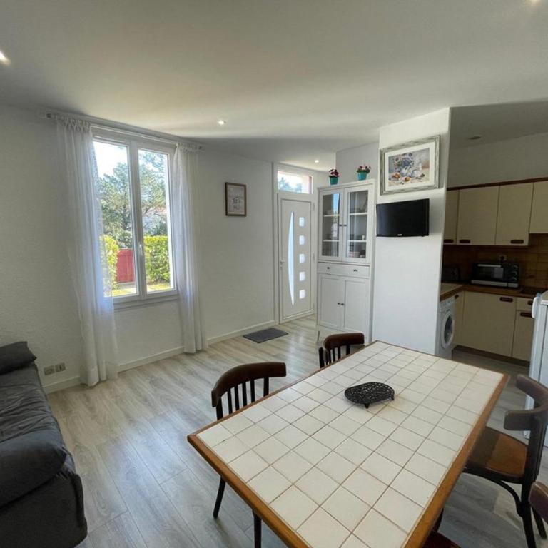 Appartement cosy avec terrasse, jardin et parking à 200m de la plage - FR-1-413-111 - Appartement (4 Adultes) - 3