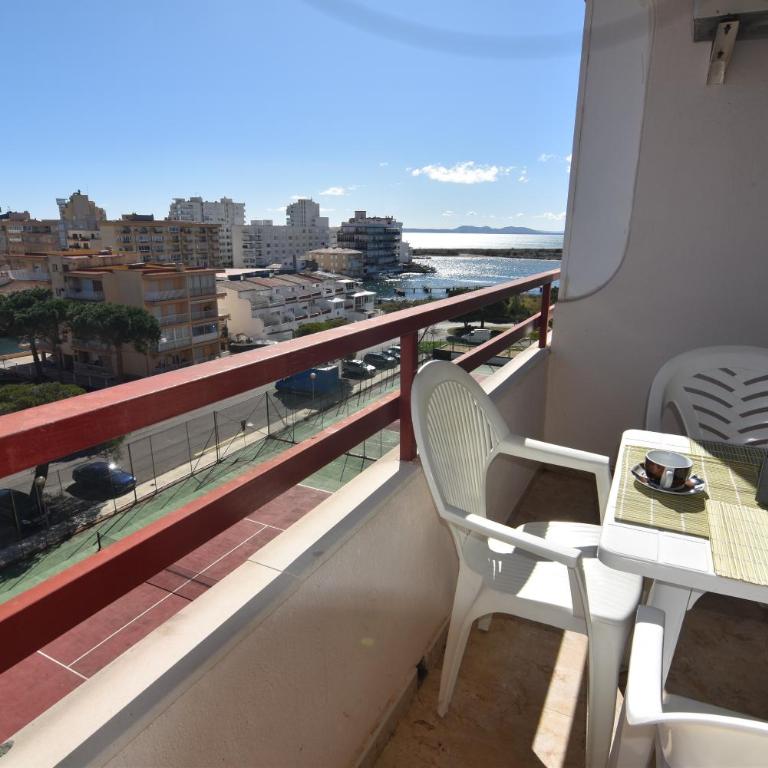 RNET - 600 Llevant 04-06 B - One-Bedroom Apartment - 3