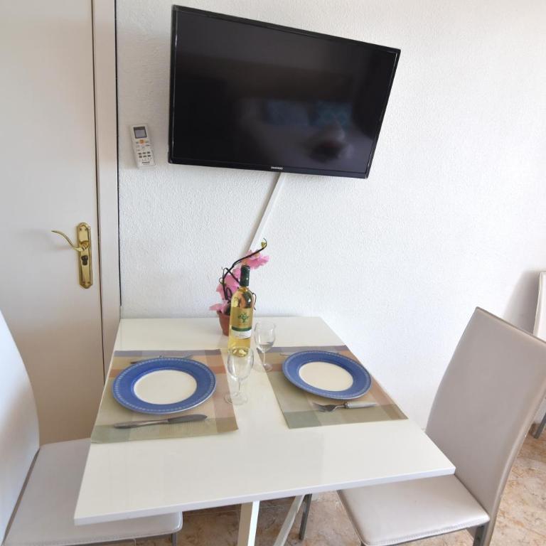 RNET - 600 Llevant 04-06 B - One-Bedroom Apartment - 6