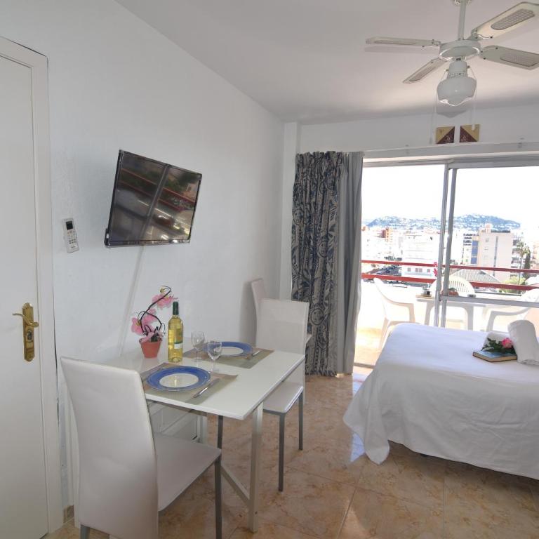 RNET - 600 Llevant 04-06 B - One-Bedroom Apartment - 5