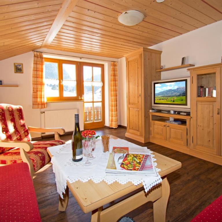 Gästehaus im Wiesengrund - Apartment mit 1 Schlafzimmer, Balkon und Bergblick - 1