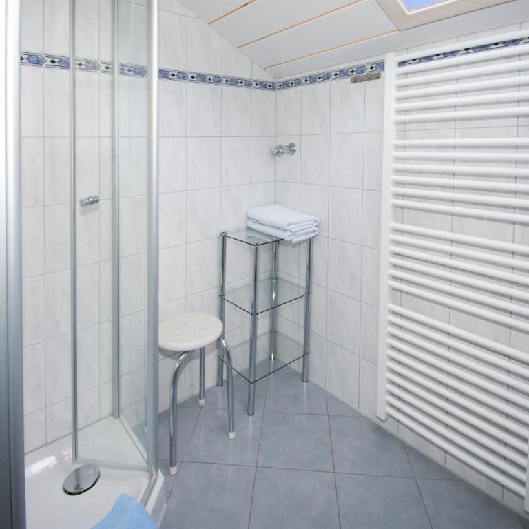 Gästehaus im Wiesengrund - Apartment mit 1 Schlafzimmer, Balkon und Bergblick - 5
