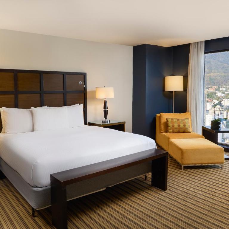 Renaissance Caracas La Castellana Hotel - Executive King Suite with City View - 4