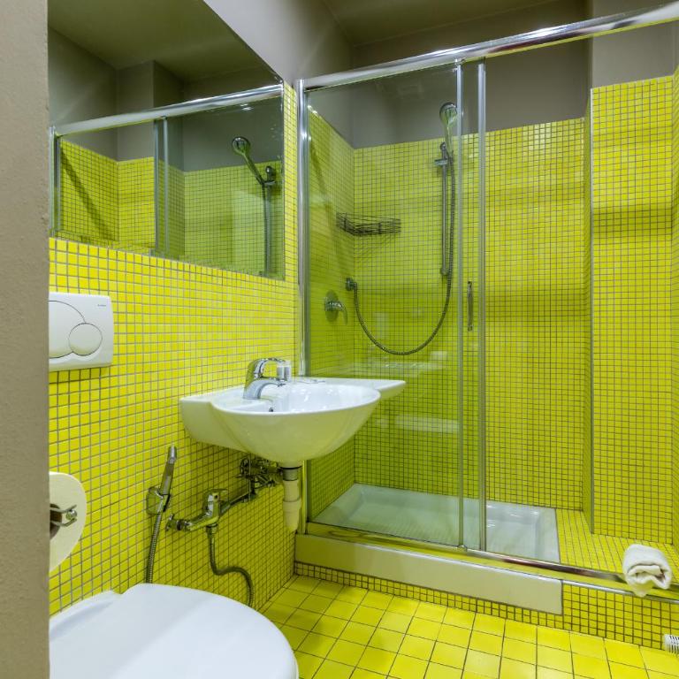 HouSmart Azzo Gardino 4 - Appartamento con 2 Camere da Letto - 24