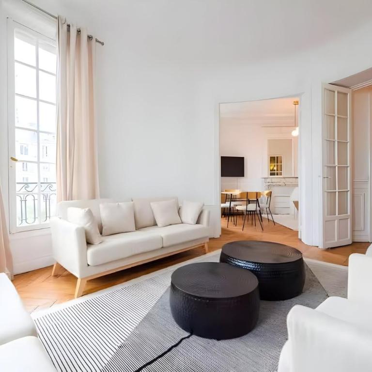 TBS 323 - Superb apartment with Eiffel Tower view - Appartement 2 Chambres - 1