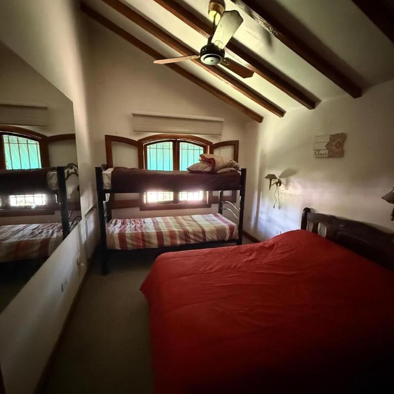 casona con pileta en ubicacion inmejorable en cordoba - Casa de 4 dormitorios - 4