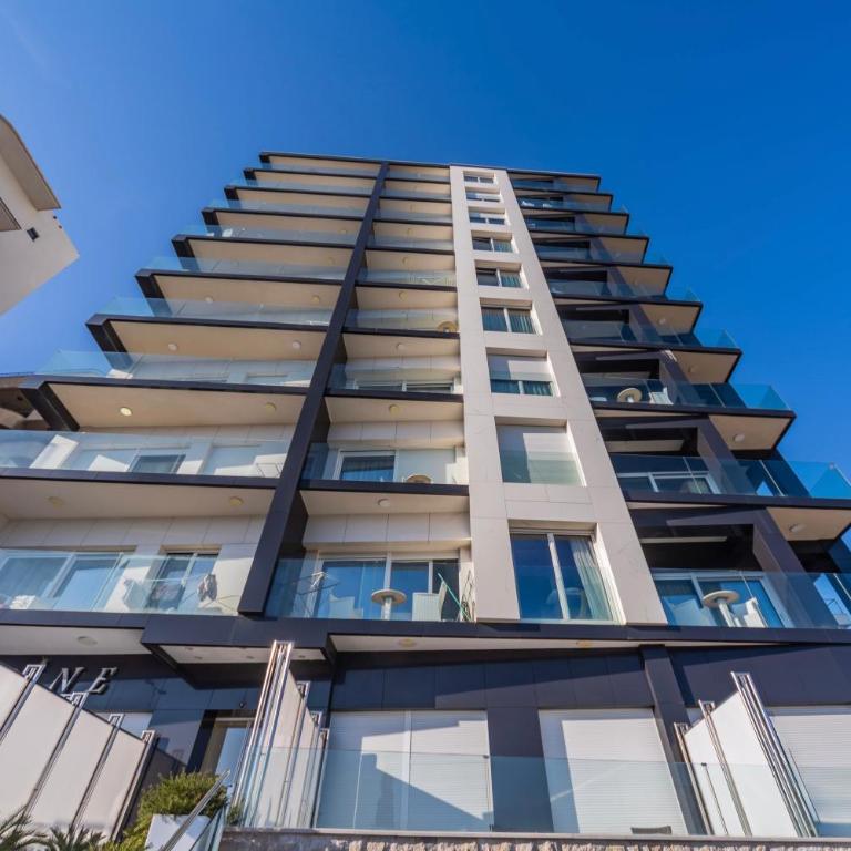 Deluxe Apartments Shine - One-Bedroom Apartment with Sea View - 1