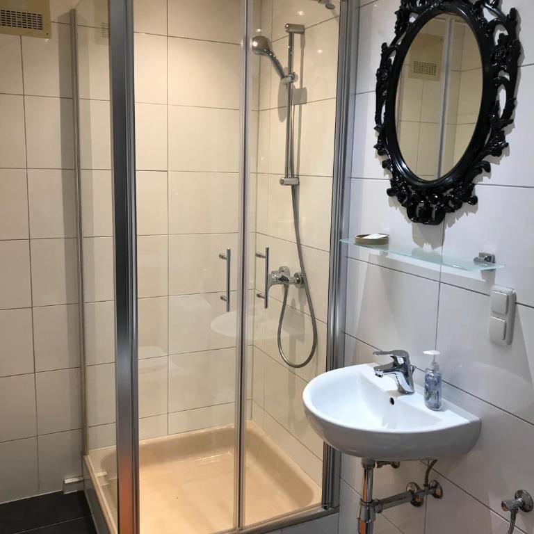 Cityhotel Ratheiser - Doppelzimmer - 11