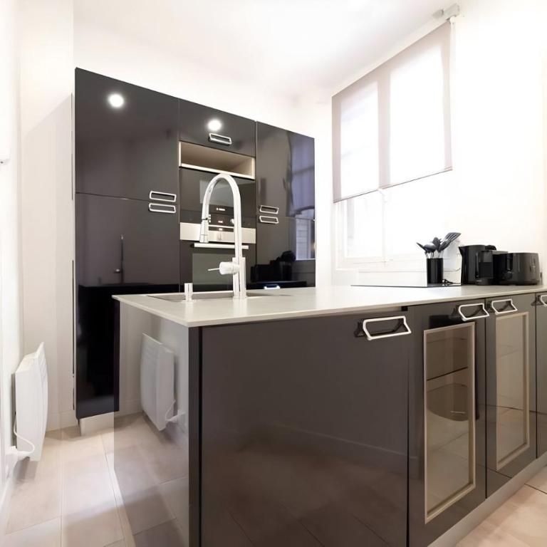 TBS 323 - Superb apartment with Eiffel Tower view - Appartement 2 Chambres - 9