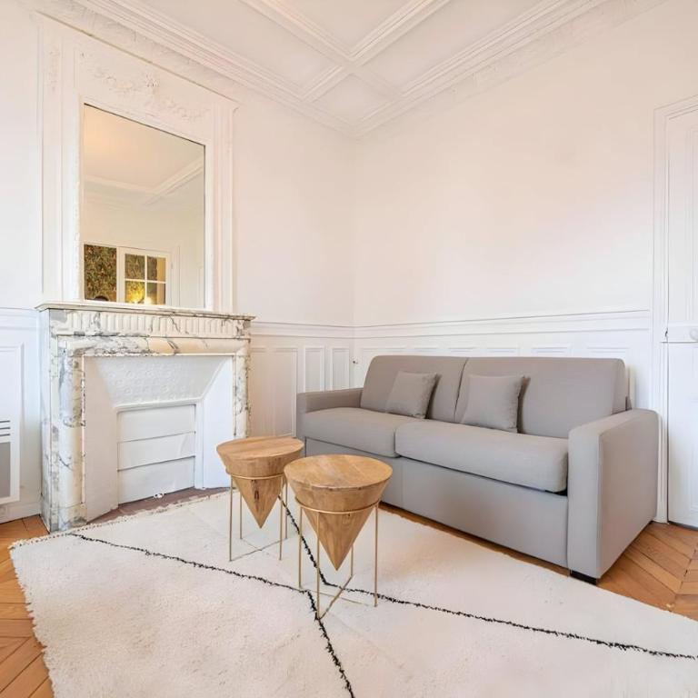 TBS 323 - Superb apartment with Eiffel Tower view - Appartement 2 Chambres - 5