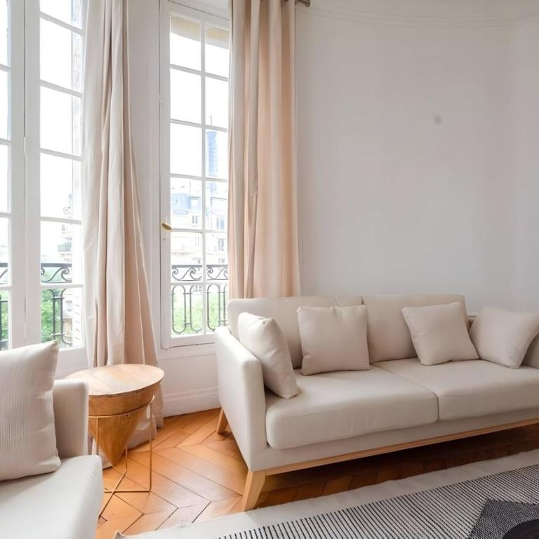 TBS 323 - Superb apartment with Eiffel Tower view - Appartement 2 Chambres - 6