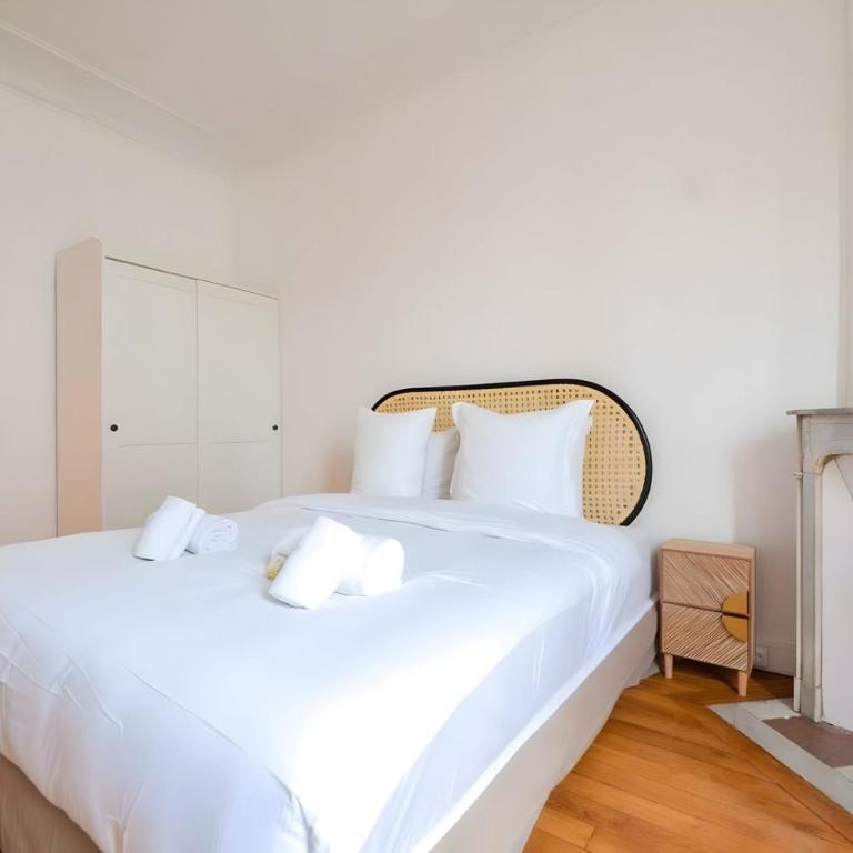 TBS 323 - Superb apartment with Eiffel Tower view - Appartement 2 Chambres - 11