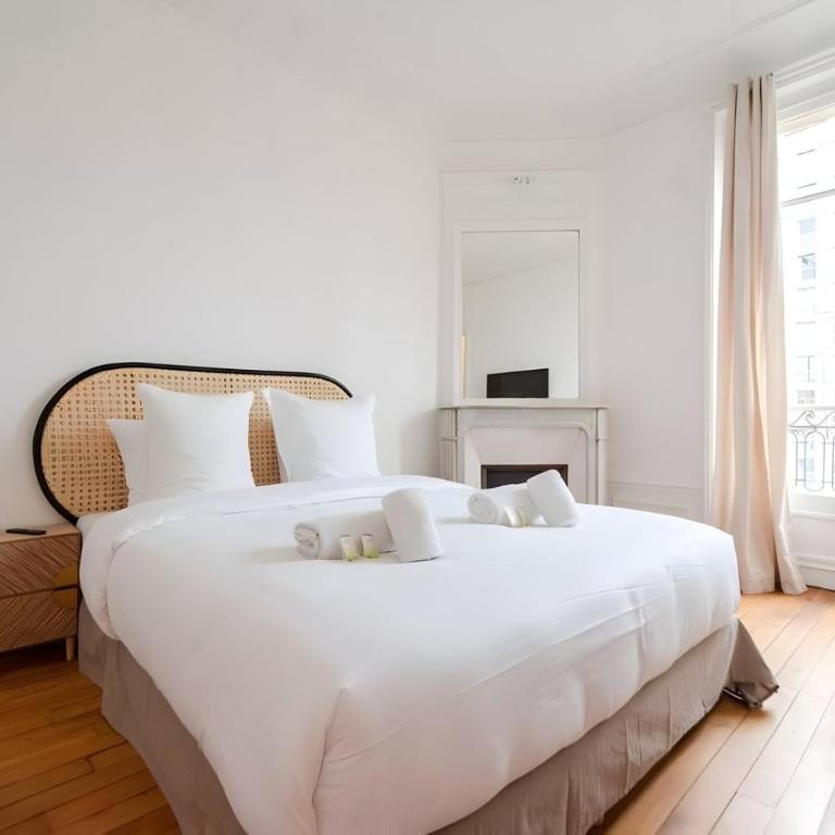 TBS 323 - Superb apartment with Eiffel Tower view - Appartement 2 Chambres - 12