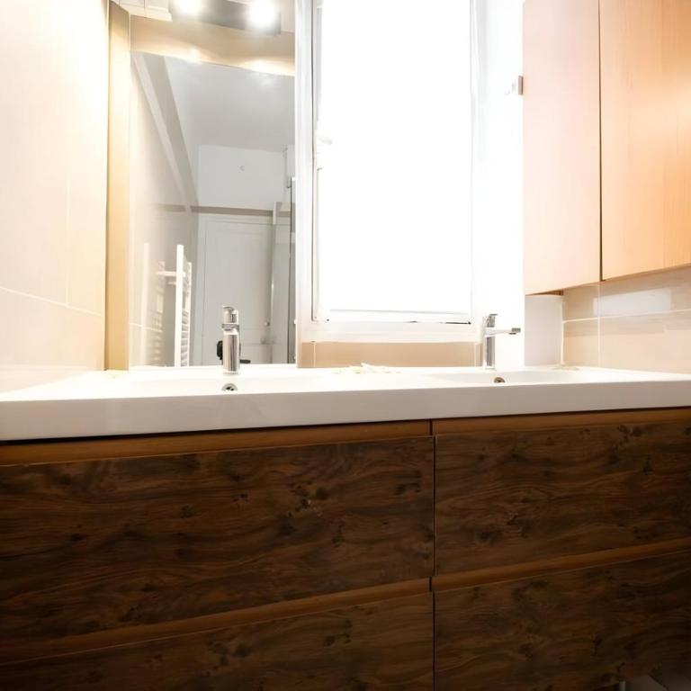 TBS 323 - Superb apartment with Eiffel Tower view - Appartement 2 Chambres - 14