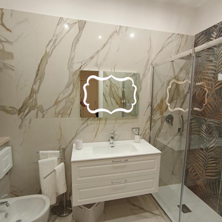 Luxury House Napoli Centro - Appartamento con 1 Camera da Letto - 14