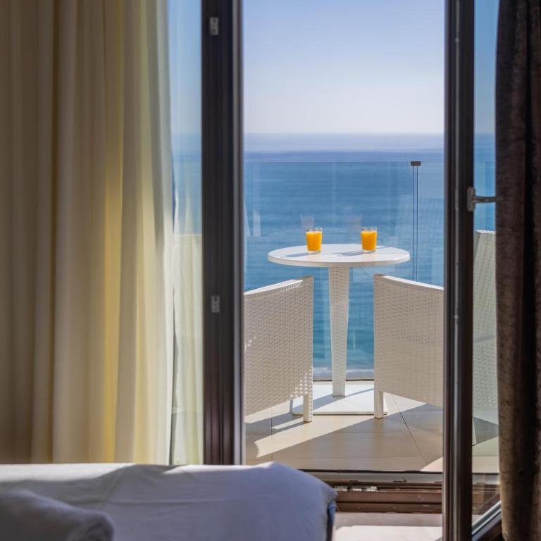 Deluxe Apartments Shine - Two-Bedroom Apartment with Sea View - 1