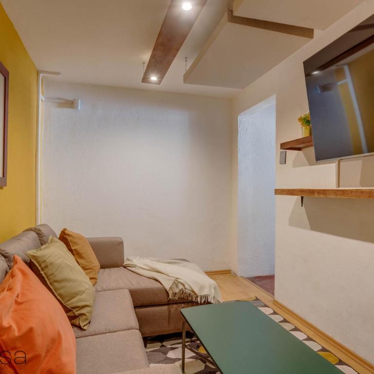 Refurbished Mansion with Garden & Patio in Las Lomas - Monte Blanco - One-Bedroom Villa - 1