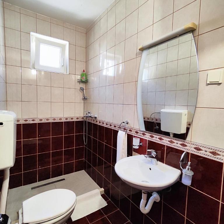 Palma Rooms & Suites Budva - Dvokrevetna Soba sa Bračnim Krevetom/Zasebnim Krevetima i Terasom - 3