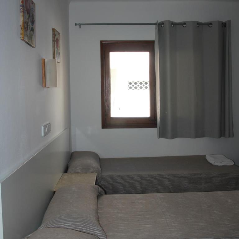 Hostal Las Nieves - Habitación Triple con baño compartido - 7