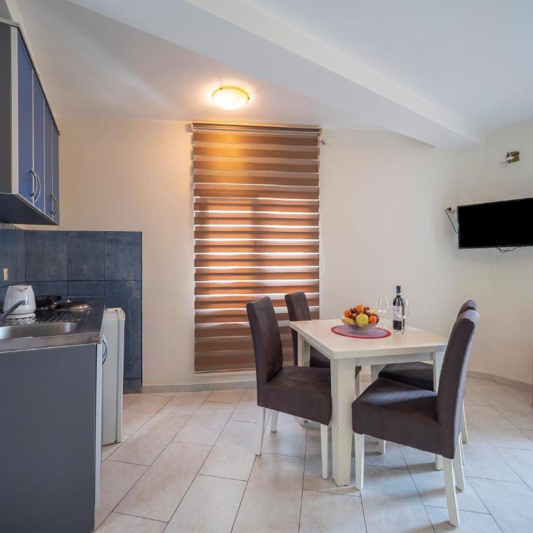 Palma Rooms & Suites Budva - Studio s King-sajz Krevetom i Sofom na Izvlačenje - 4