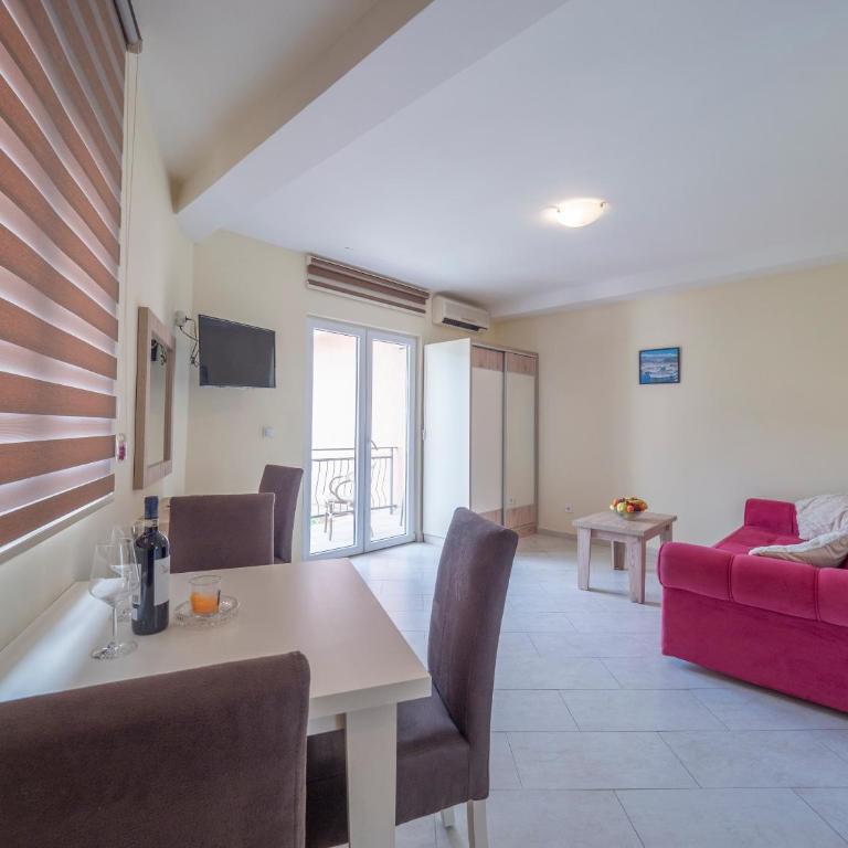 Palma Rooms & Suites Budva - Apartman sa Balkonom i Lepim Pogledom - 1
