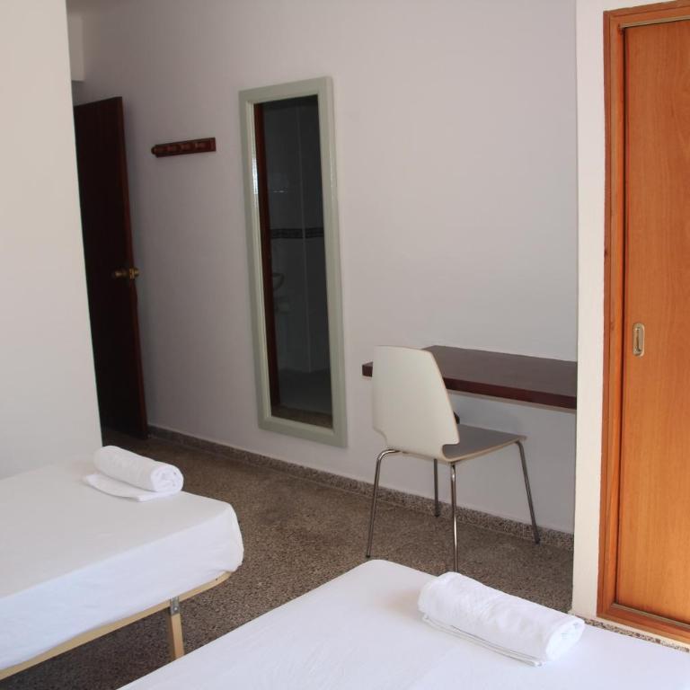 Hostal Las Nieves - Habitación Doble con baño privado - 2 camas - 4