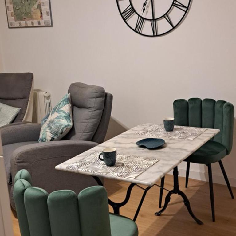 A 50m des cures libre mi septembre joli studio rénové orienté Nord bien ventilé - Appartement 1 Chambre - 39