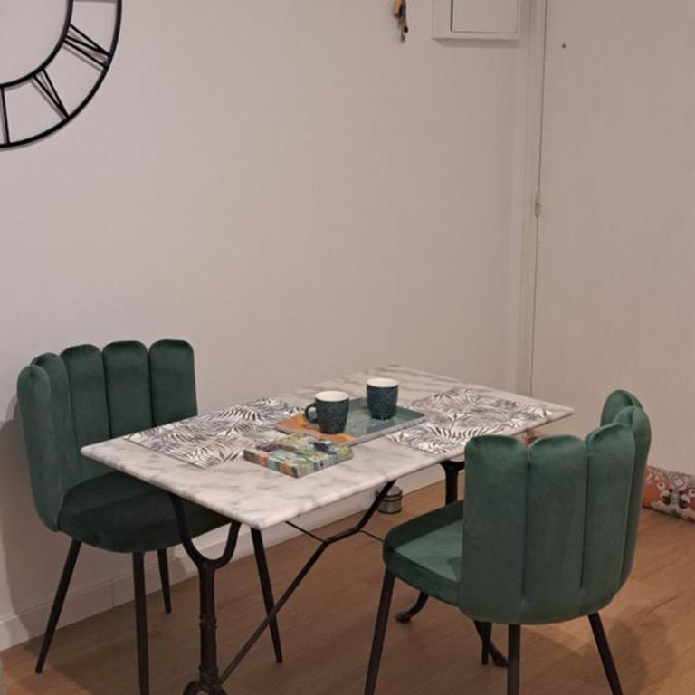 A 50m des cures libre mi septembre joli studio rénové orienté Nord bien ventilé - Appartement 1 Chambre - 34