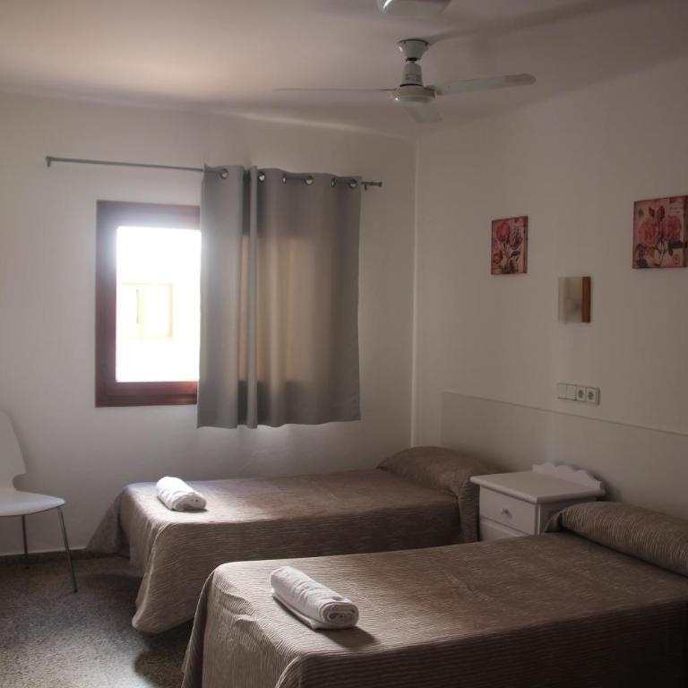 Hostal Las Nieves - Habitación Doble con baño compartido - 2 camas - 3