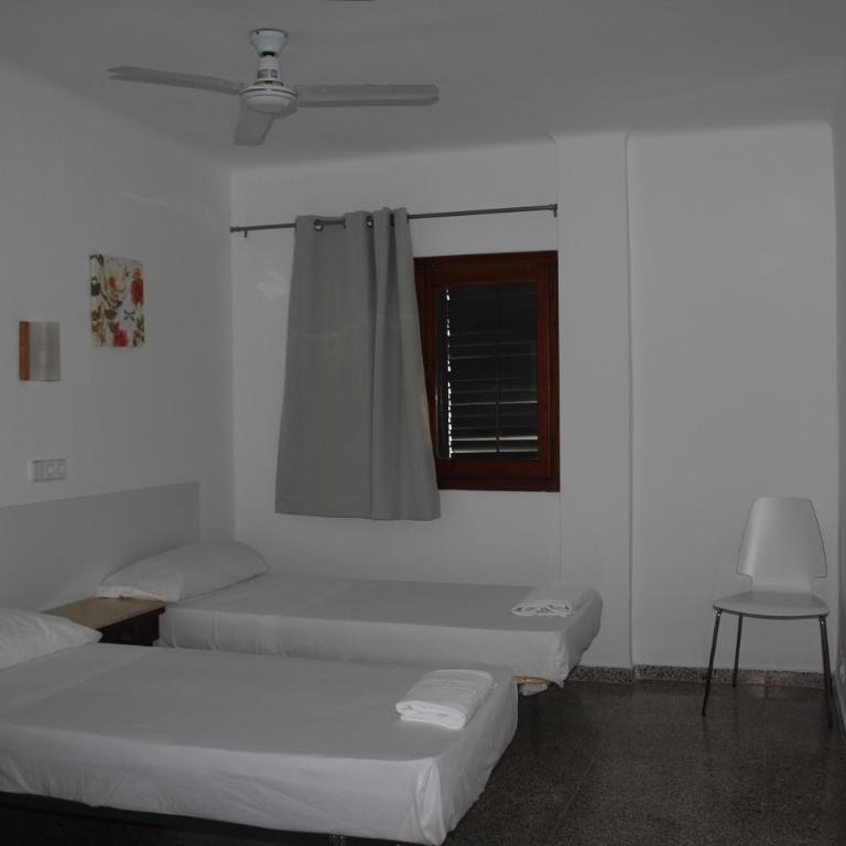 Hostal Las Nieves - Habitación Doble con baño compartido - 2 camas - 9
