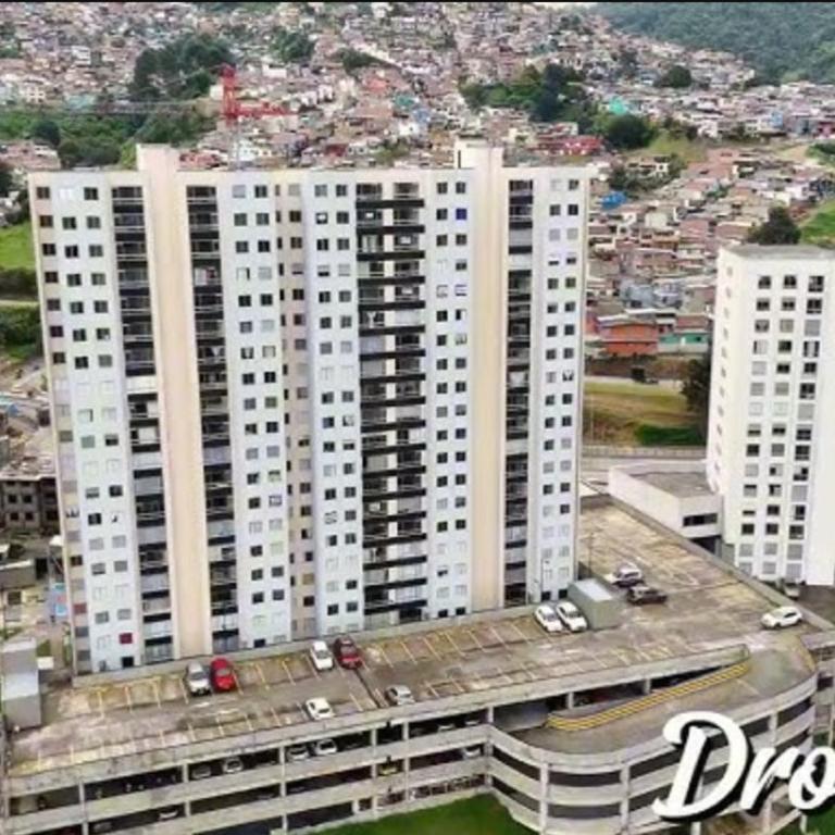 Apartamento nuevo 3 habitaciones 6 personas - Cerca a Expoferias y Bosque Popular - Apartamento de 3 dormitorios con vistas - 13