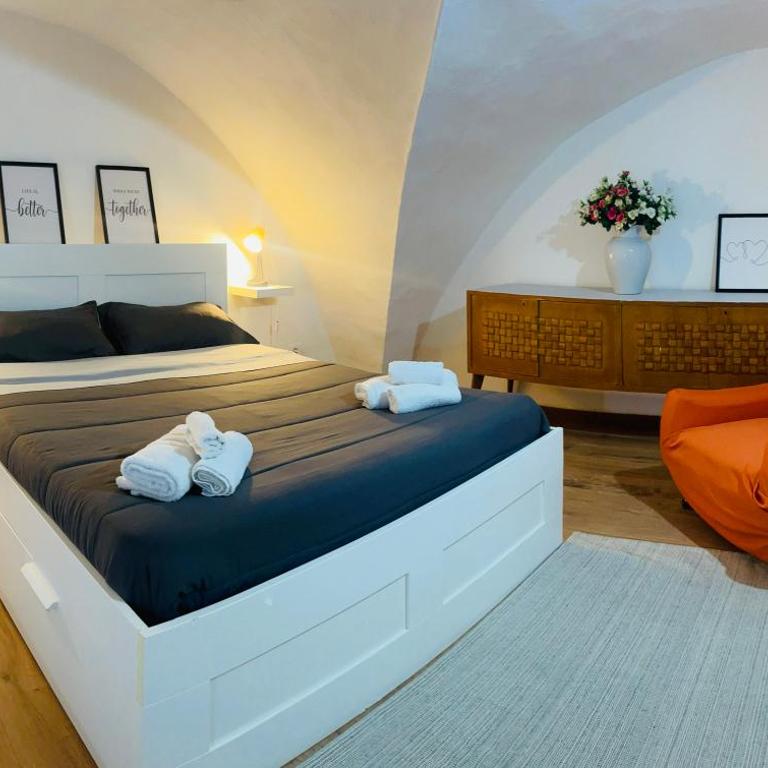 Bonhouse - Two-Bedroom House - 14
