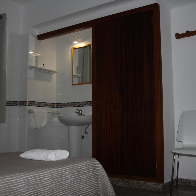 Hostal Las Nieves - Habitación Individual con baño compartido - 7