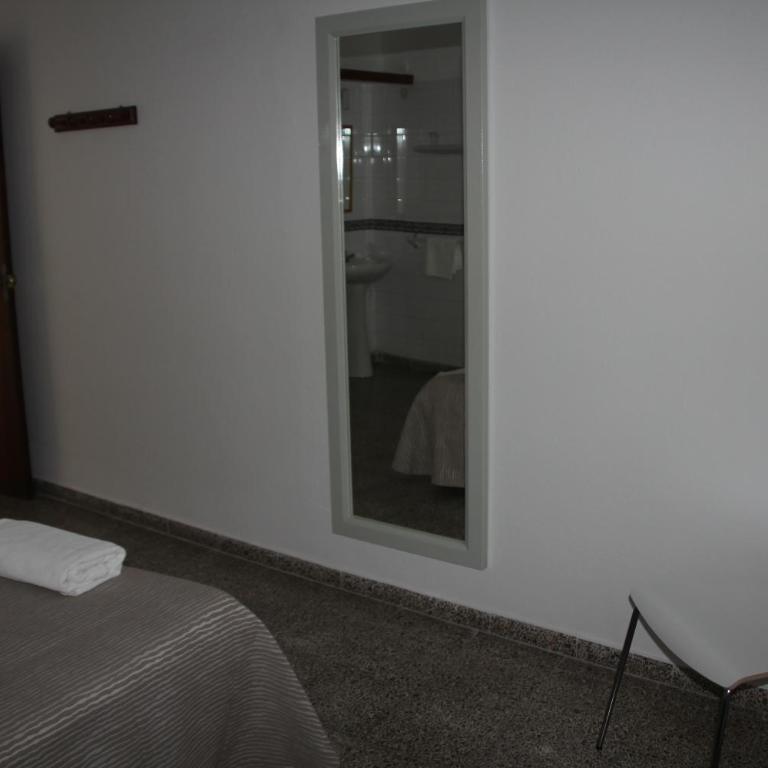Hostal Las Nieves - Habitación Individual con baño compartido - 9