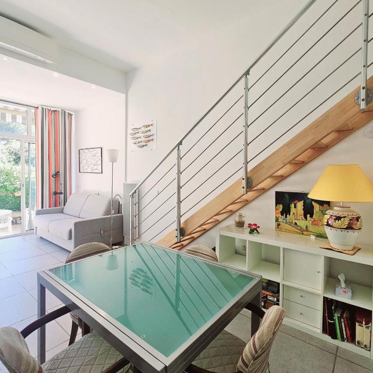 SUPERBE STUDIO DANS CADRE D'EXCEPTION-PISCINE, TENNIS et PLAGE PRIVEE - Studio avec mezzanine - 2