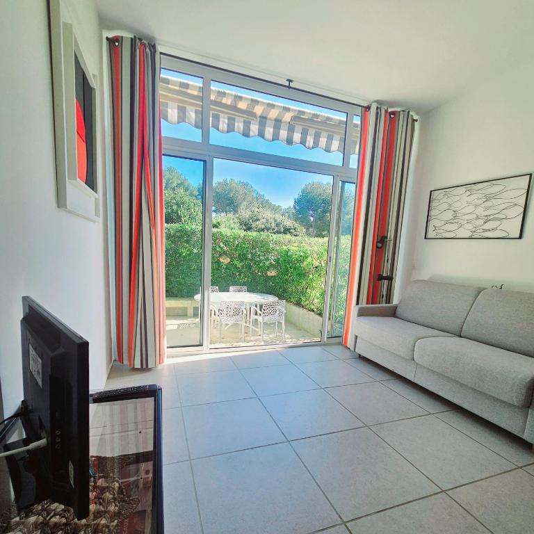SUPERBE STUDIO DANS CADRE D'EXCEPTION-PISCINE, TENNIS et PLAGE PRIVEE - Studio avec mezzanine - 5