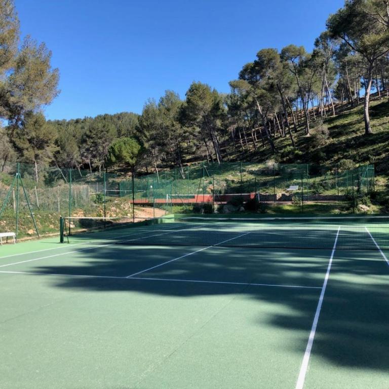 SUPERBE STUDIO DANS CADRE D'EXCEPTION-PISCINE, TENNIS et PLAGE PRIVEE - Studio avec mezzanine - 10