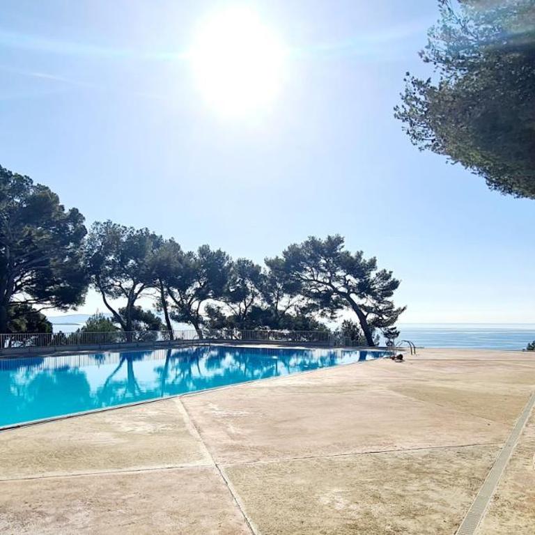 SUPERBE STUDIO DANS CADRE D'EXCEPTION-PISCINE, TENNIS et PLAGE PRIVEE - Studio avec mezzanine - 11
