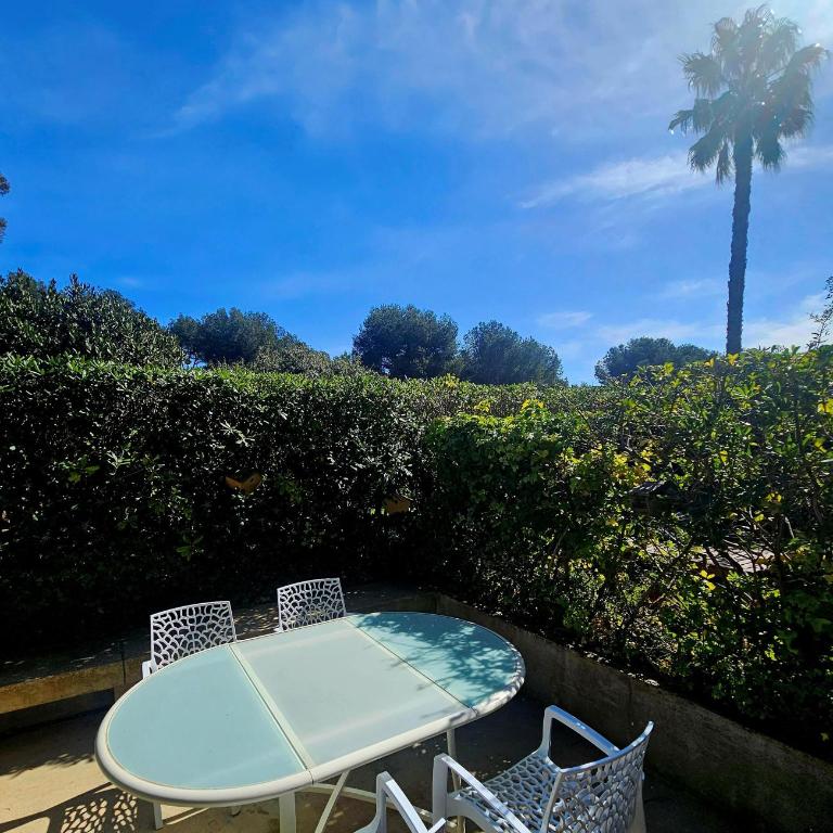 SUPERBE STUDIO DANS CADRE D'EXCEPTION-PISCINE, TENNIS et PLAGE PRIVEE - Studio avec mezzanine - 20