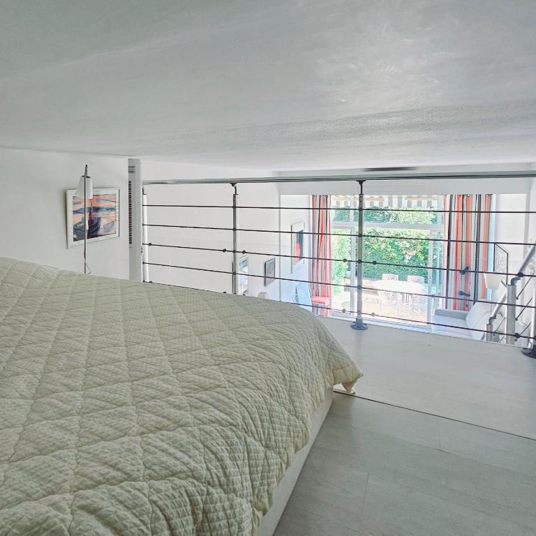 SUPERBE STUDIO DANS CADRE D'EXCEPTION-PISCINE, TENNIS et PLAGE PRIVEE - Studio avec mezzanine - 21