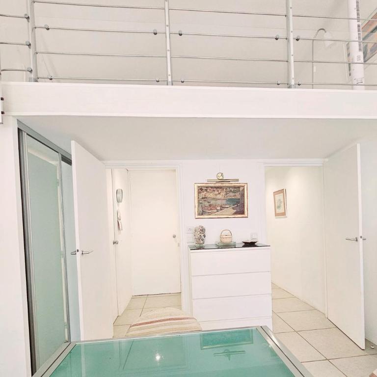 SUPERBE STUDIO DANS CADRE D'EXCEPTION-PISCINE, TENNIS et PLAGE PRIVEE - Studio avec mezzanine - 22