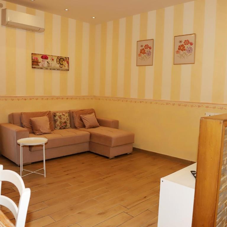 Casa ai Giardini - Appartamento con 2 Camere da Letto - 2