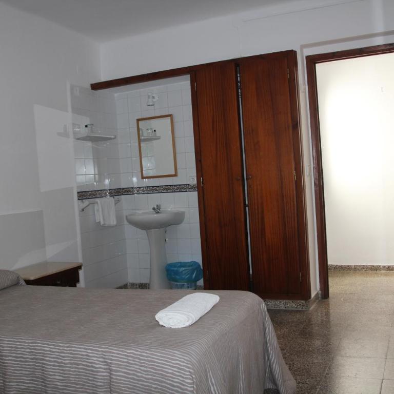 Hostal Las Nieves - Habitación Individual con baño compartido - 13