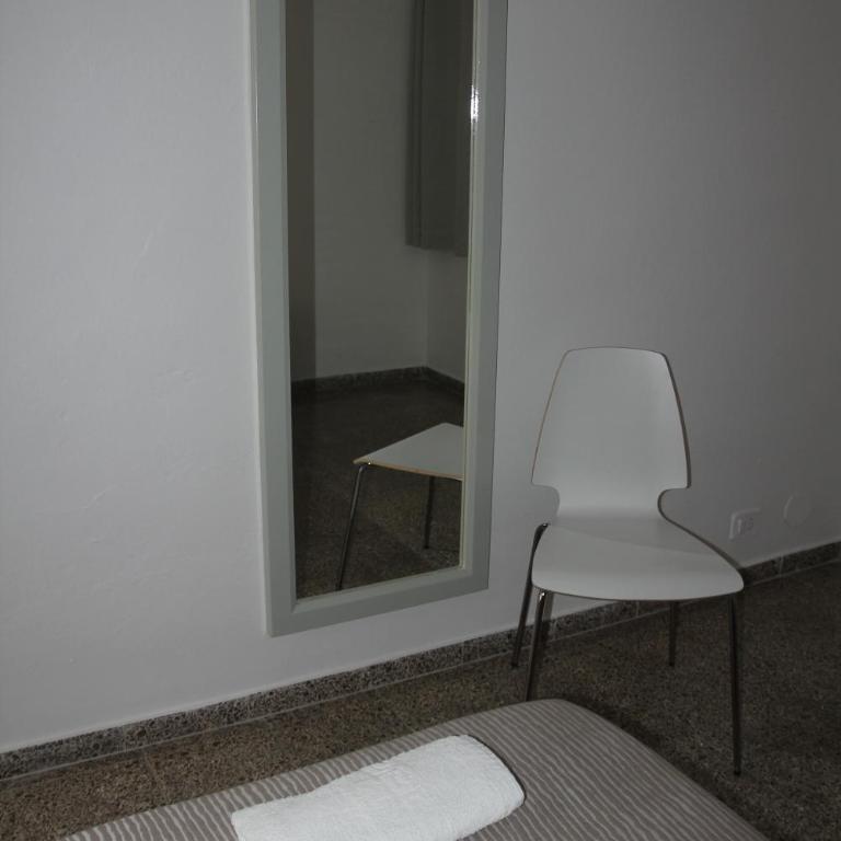 Hostal Las Nieves - Habitación Individual con baño compartido - 23