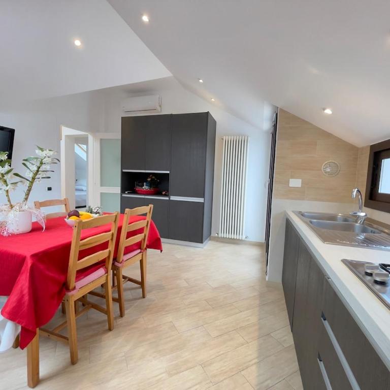 Appartamento 3C in Centro al Mare - Riccione - Three-Bedroom Apartment with Balcony - 19
